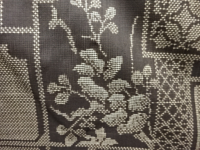 アンティーク　色紙に枝花模様織り出し本場泥大島紬着物(5マルキ)